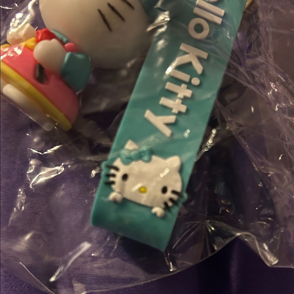Hello Kitty Keychain - Picture 4 of 5